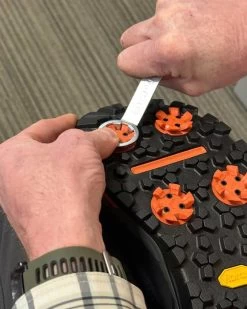 Simms G4 PRO Powerlock Boot – Vibram 13 Simms G4 PRO Powerlock Boot – Vibram -Fishing Supplies Store PDPProductFeats S23 Powerlock CleatInstall 1100x 46970.1685057060